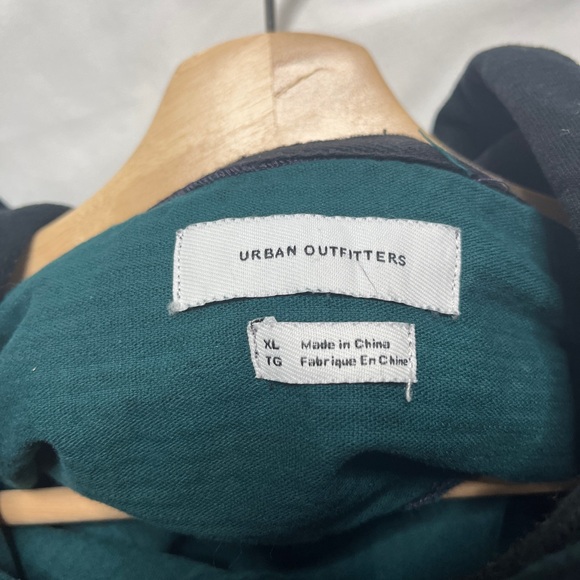 Urban Outfitters corduroy camo hooded shirt jacket. XL - Picture 3 of 5